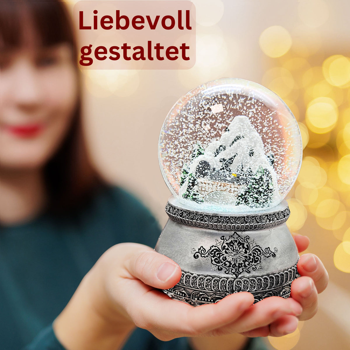 Nostalgische Schneekugel Berglandschaft mit Brücke auf Zinnsockel 100 mm Durchmesser mit Spieluhr