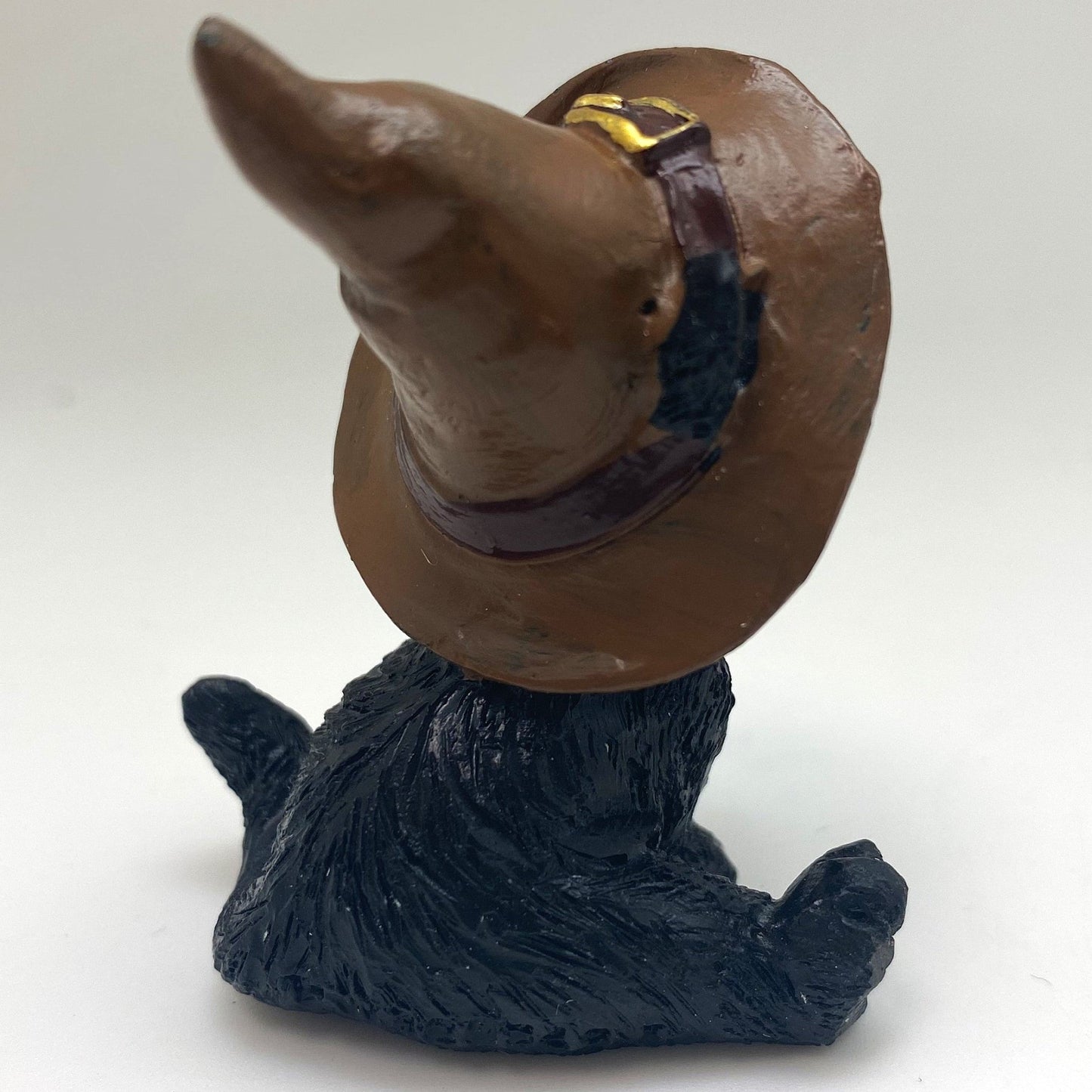 Hexen-Katzen Figur "sitzend mit braunen Hut" - 55 x 75 mm - Schneekugelhaus