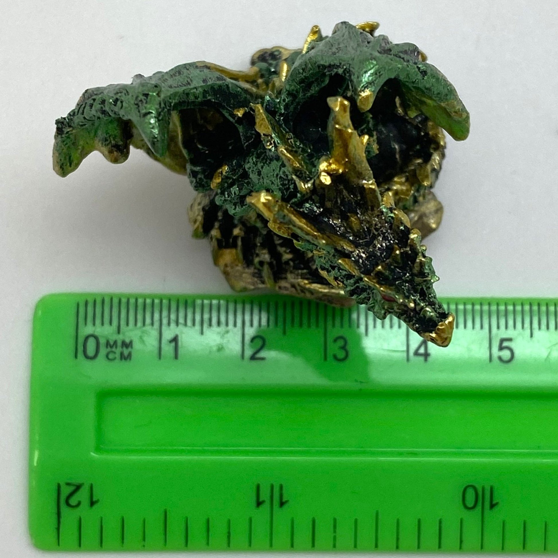 Innenmodell gold grün Drache "sitzend" - 50 x 55 mm - Schneekugelhaus