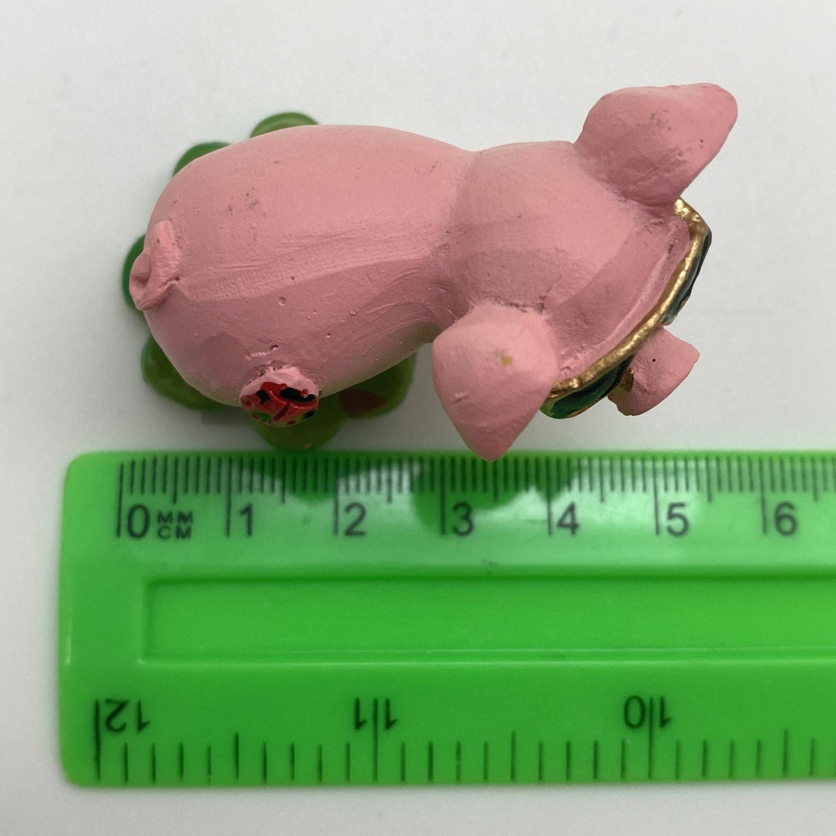 Innenmodell "Schwein mit Marienkäfer-Marke" - 40 x 45 mm - Schneekugelhaus