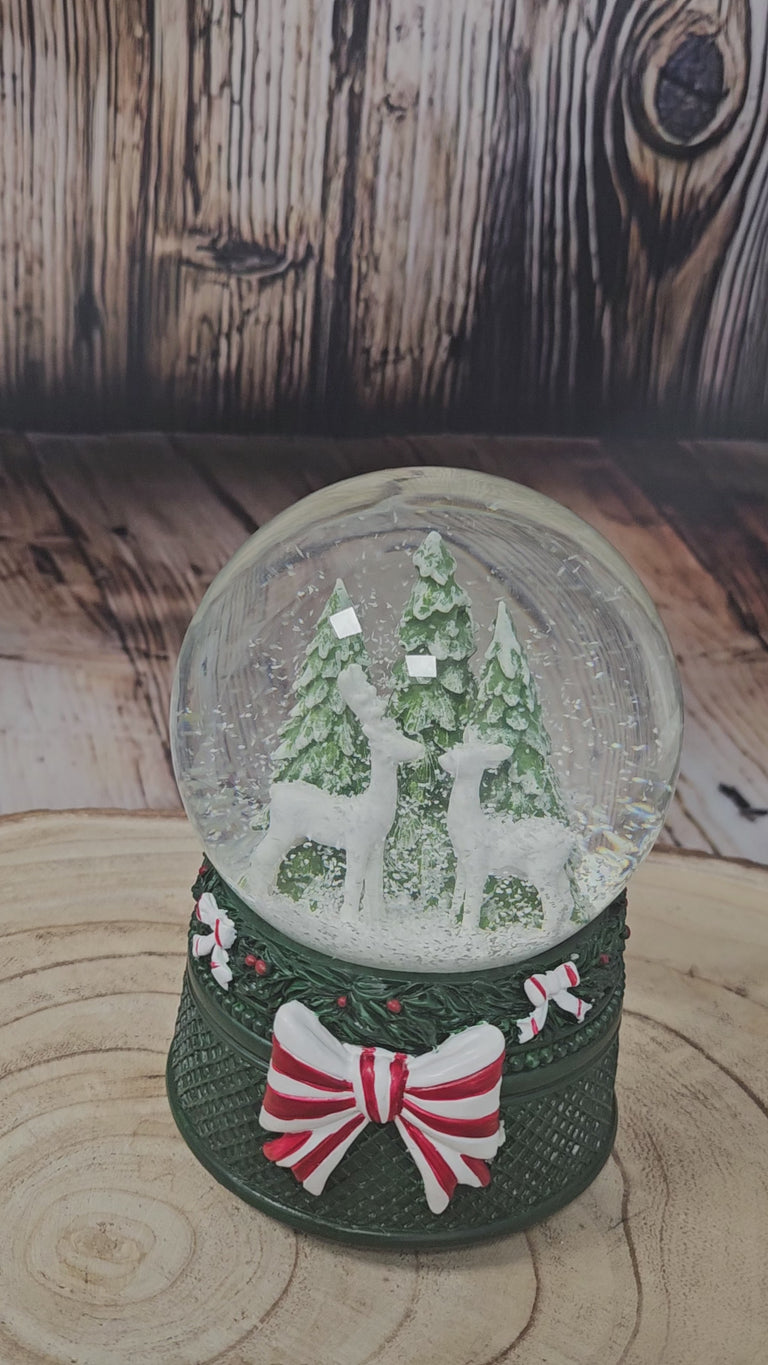 Nostalgische Schneekugel 2 Rehe Weihnachtsdekor grün 100 mm Durchmesser mit Spieluhr