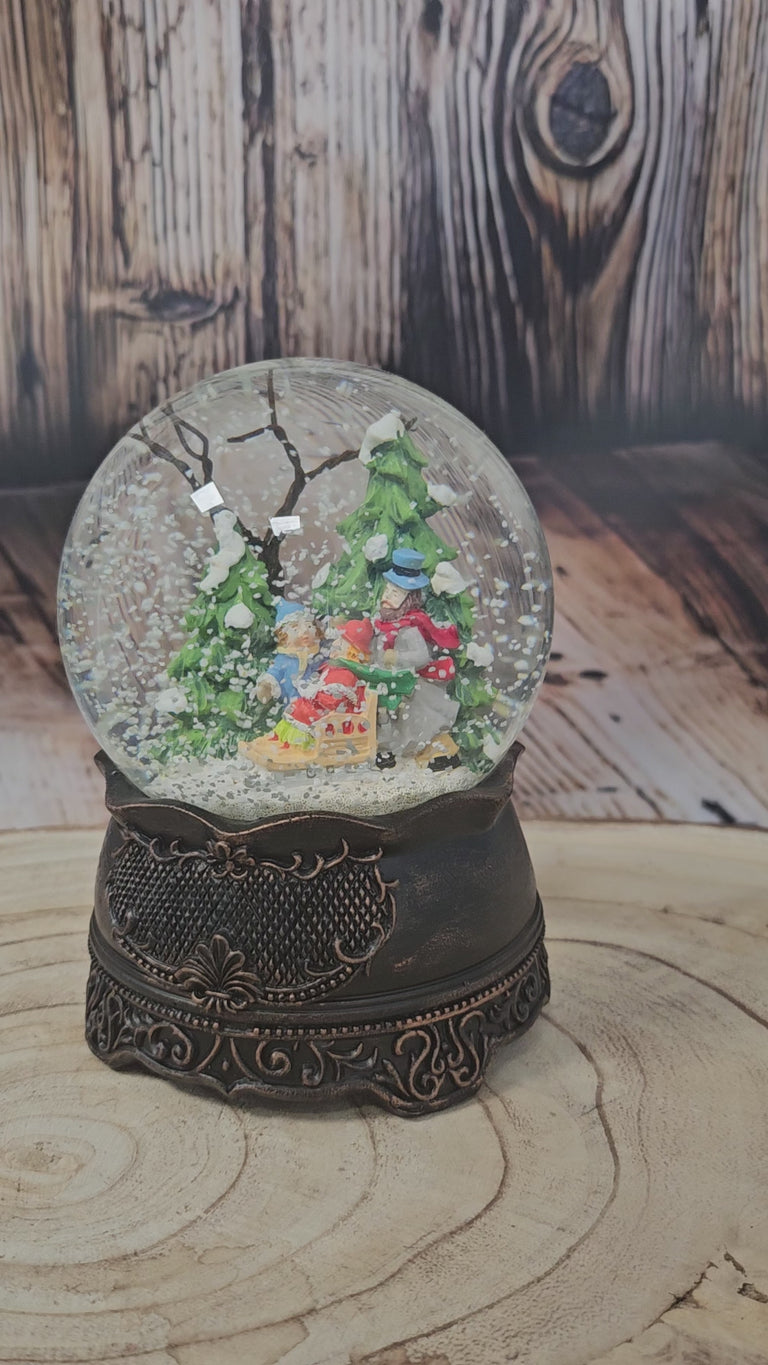 Nostalgische Schneekugel Familienspaziergang auf Ornamentsockel kupfer antik 100 mm Durchmesser mit Spieluhr